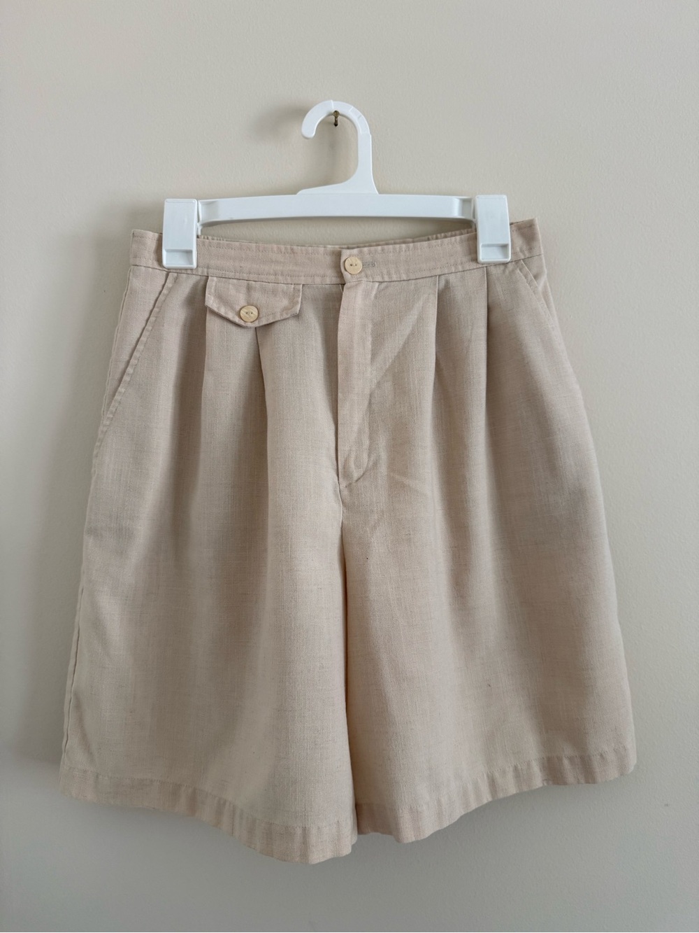 Kathie Lee Elastic High Waist Zipper Button Tailored Shorts Pleated Cream 28